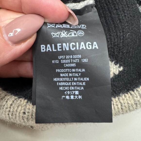 Authentic Balenciaga Grey & Black Logo Beanie – Unisex - Picture 4 of 13